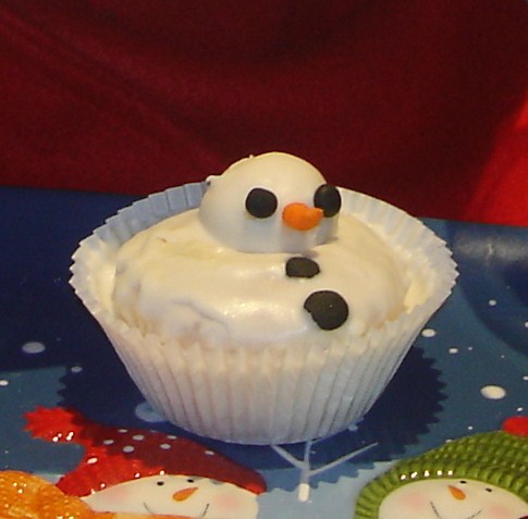 How to Make Melted Snowman Cupcakes