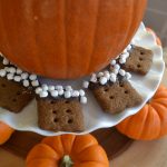 Mini Pumpkin Graham Dippers Recipe|www.serveitupsassy.com