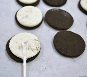 Snowmen Oreo Cookie Pops|www.lizbushong.com
