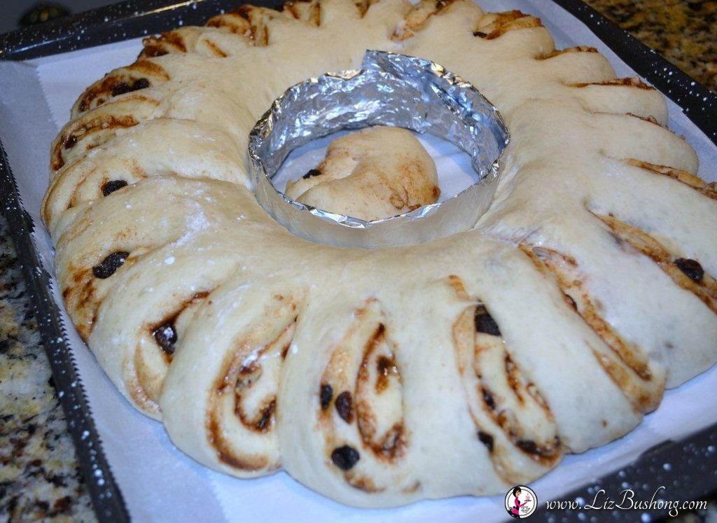 How to make a Swedish Tea Ring lizbushong.com