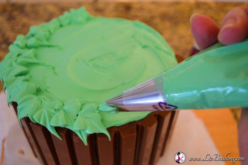 Easter Kit Kat Basket-piping leaves-www.lizbushong.com