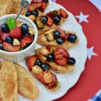 Berry Caprese brushetta lizbushong.com