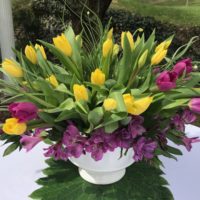 Simple DIY Tulip Centerpiece-lizbushong.com