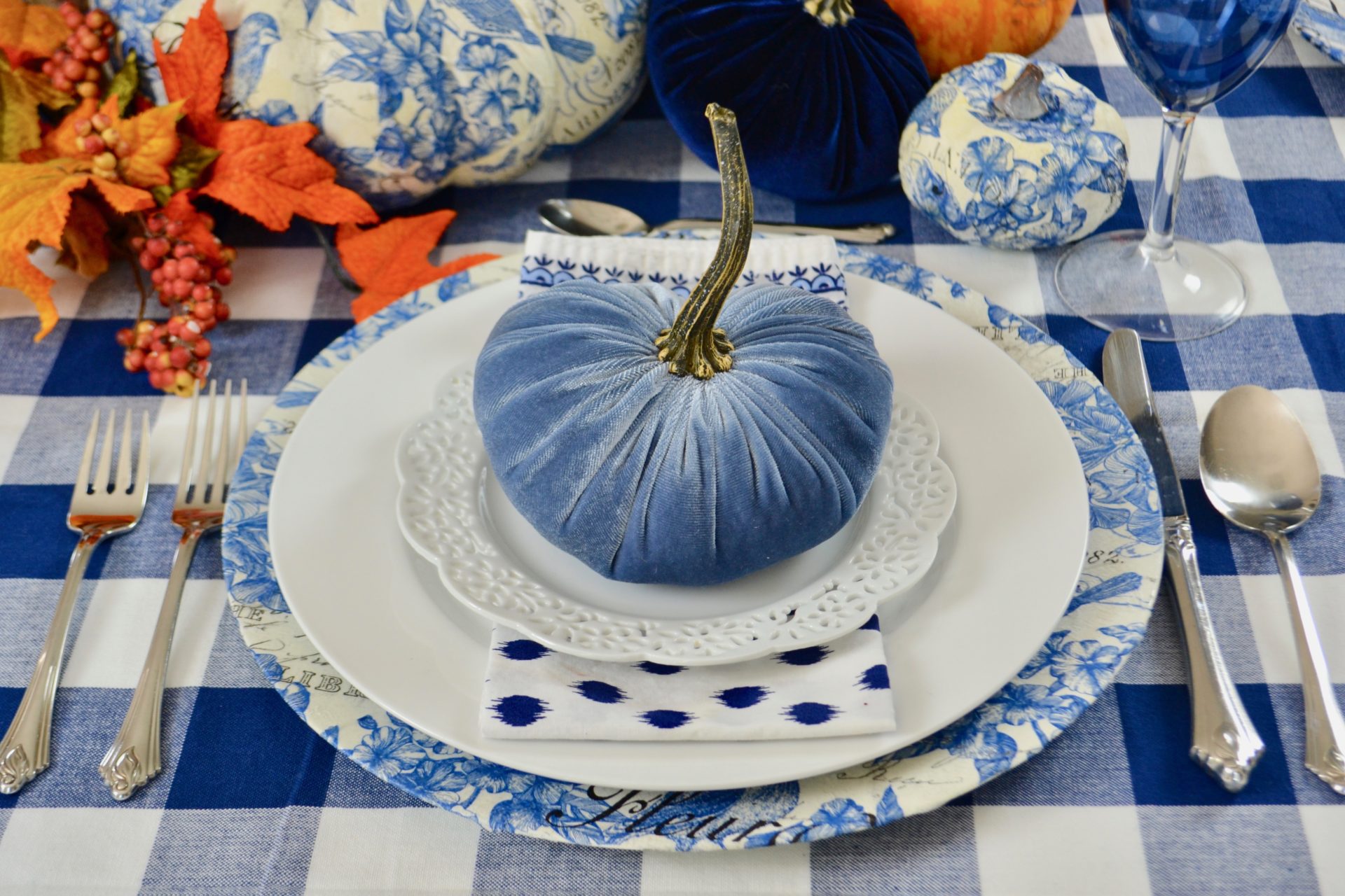 Decoupage DIY Charger & Pumpkins. lizbushong.com