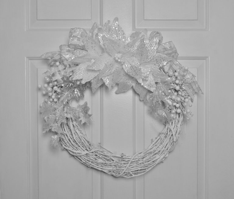 Silver Winter Wreath DIY lizbushong.com