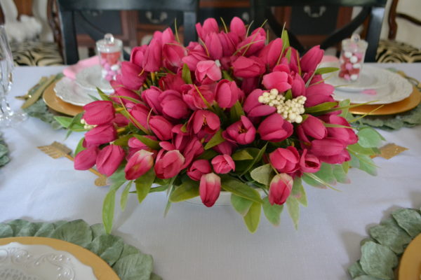 How to Set a Pretty Spring Table with Centerpiece lizbushong.com