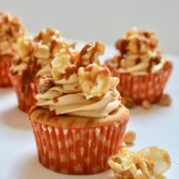 How to make salted caramel cupcakes frosting lizbushong.com