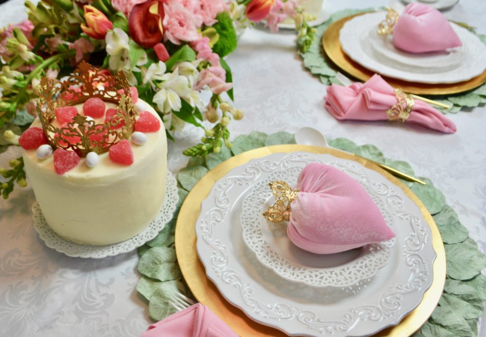 Crowns & hearts table setting lizbushong.com