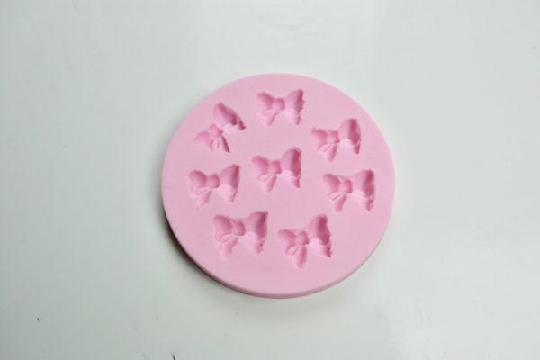 How to make tiny bows for Valentine Cookies lizbushong.com