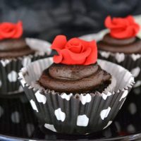 Mini Chocolate Cupcake Red Rose lizbushong.com