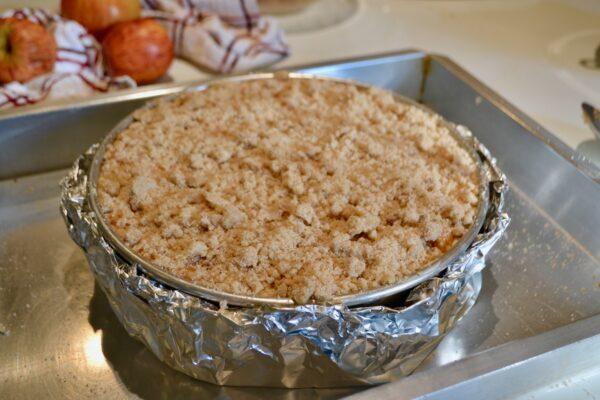 How to Make Caramel Apple Cheesecake lizbushong.com