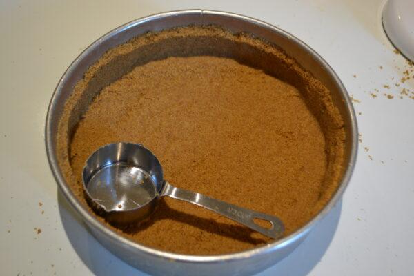 How to make cheesecake crust -caramel apple cheesecake lizbushong.com