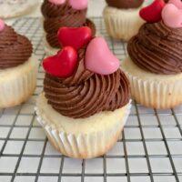 How to make Vanilla cupcakes filled with Nutella lizbushong.com