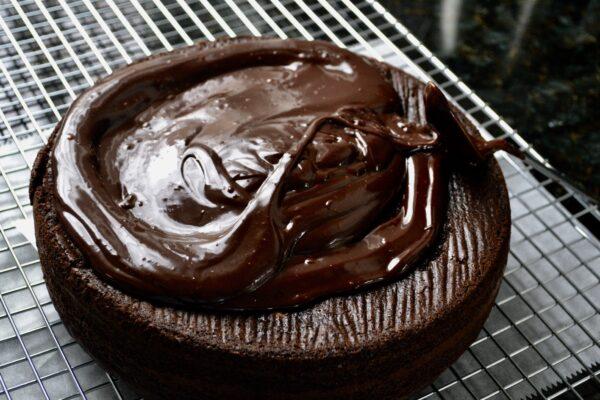 How to Make Chocolate Raspberry Truffle Cake lizbushong.com