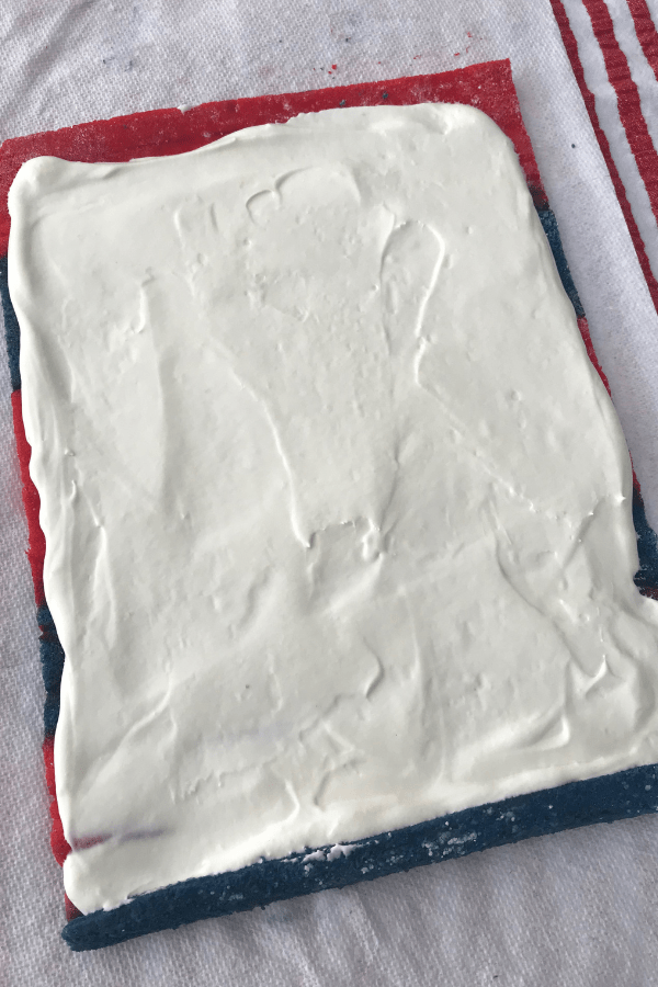 How to roll red white and blue cake roll filling with filling lizbushong.com