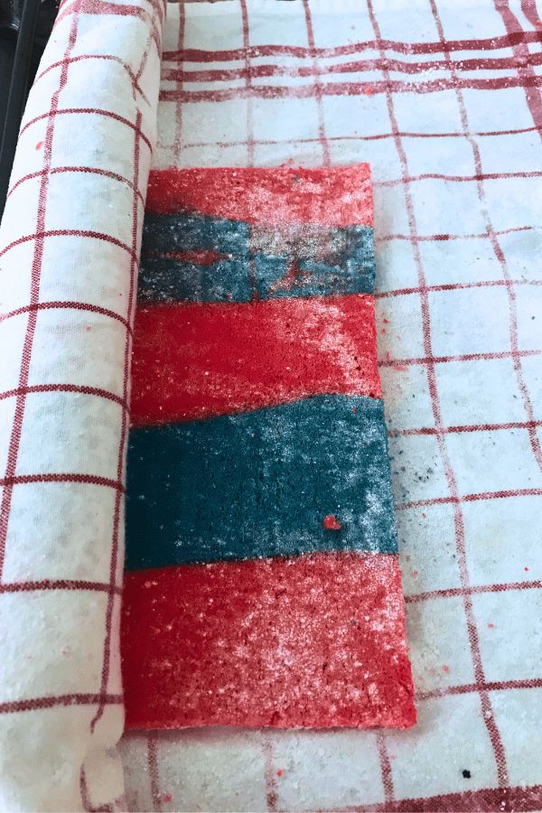 How to roll red white and blue cake roll lizbushong.com