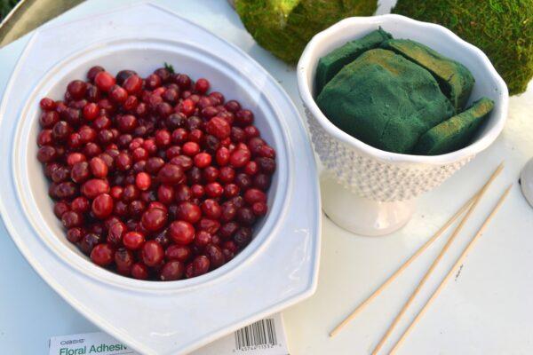 How to make cranberry  and boxwood topiary lizbushong.com