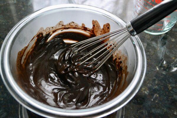 How to melt chocolate chips with cocoa for chocolate cupcakes lizbushong.com