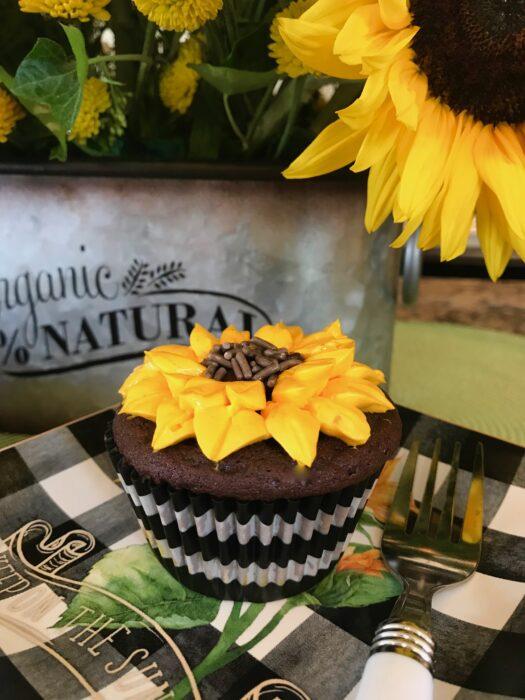 How to make sunflower chocolate cupcakes lizbushong.com