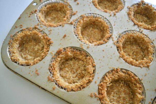 How to make mini key lime coconut crust pies lizbushong.com